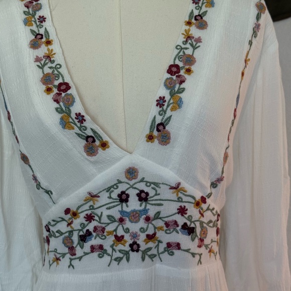 Baltic Born White Santa Fe Embroidered V Neck Tiered Maxi Dress Size 3X - Picture 3 of 7
